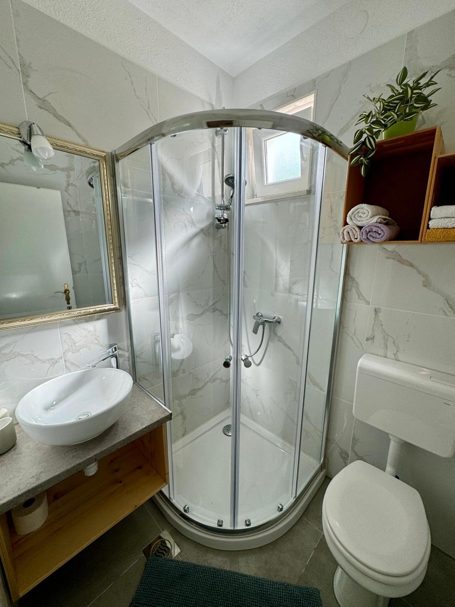Apartman Kuca Moni *
